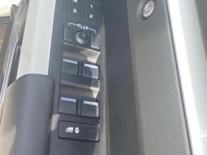 Land Rover Defender 110 D300 X-Dynamic HSE - Image 11