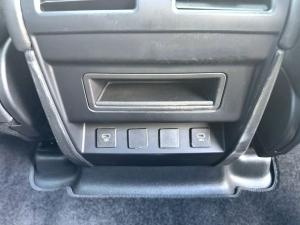 Land Rover Defender 110 D300 X-Dynamic HSE - Image 29