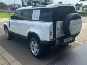 Land Rover Defender 110 D300 X-Dynamic HSE - Image 5