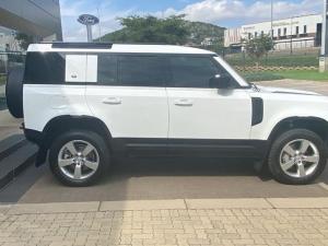 Land Rover Defender 110 D300 X-Dynamic HSE - Image 6