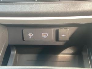Land Rover Defender 110 D300 X-Dynamic HSE - Image 7