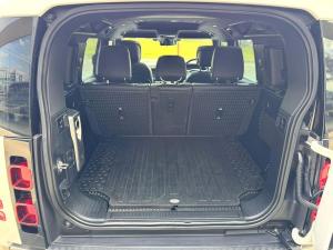 Land Rover Defender 110 D300 X-Dynamic HSE - Image 8