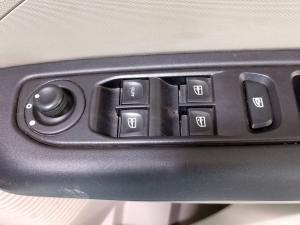 Renault Triber 1.0 Prestige auto - Image 25