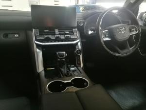 Toyota Land Cruiser 300 3.3D ZX - Image 25