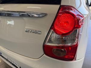 Toyota Etios hatch 1.5 Xi - Image 10