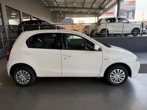 Toyota Etios hatch 1.5 Xi - Image 4