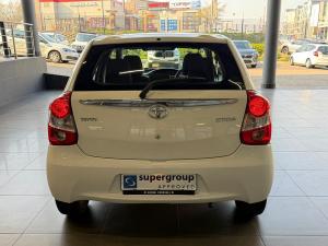 Toyota Etios hatch 1.5 Xi - Image 6