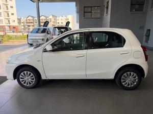 Toyota Etios hatch 1.5 Xi - Image 8