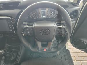Toyota Hilux 2.4GD-6 Xtra cab Raider manual - Image 8