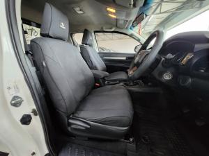 Toyota Hilux 2.4GD-6 Xtra cab Raider manual - Image 12