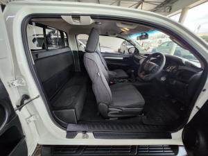 Toyota Hilux 2.4GD-6 Xtra cab Raider manual - Image 13