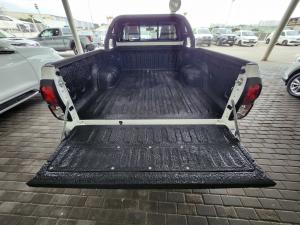 Toyota Hilux 2.4GD-6 Xtra cab Raider manual - Image 14