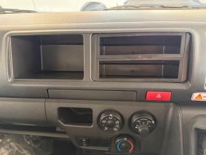 Toyota Hiace 2.5D-4D Ses-fikile 16-seater - Image 10