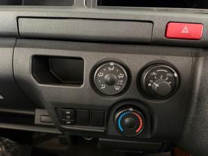 Toyota Hiace 2.5D-4D Ses-fikile 16-seater - Image 11