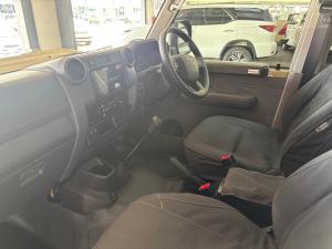 Toyota Land Cruiser 79 2.8GD-6 double cab manual - Image 7