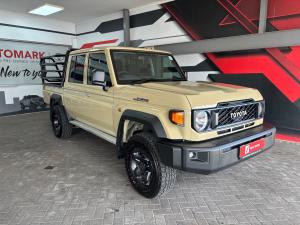 Toyota Land Cruiser 79 2.8GD-6 double cab manual - Image 1