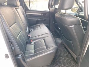 Toyota Hilux 2.8GD-6 double cab Legend auto - Image 17