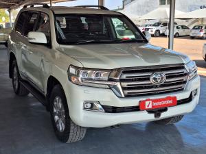 Toyota Land Cruiser 200 4.5D-4D V8 VX - Image 1