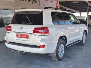 Toyota Land Cruiser 200 4.5D-4D V8 VX - Image 2