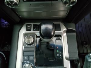 Toyota Land Cruiser 200 4.5D-4D V8 VX - Image 13