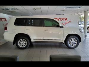 Toyota Land Cruiser 200 4.5D-4D V8 VX - Image 3