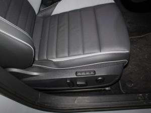Volkswagen Golf 1.4 TSI R-LINE Tiptronic - Image 17