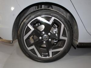 Volkswagen Golf 1.4 TSI R-LINE Tiptronic - Image 21