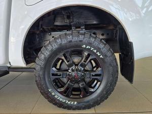 Nissan Navara 2.5DDTI LE/LE Plus automatic D/C - Image 10