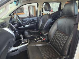 Nissan Navara 2.5DDTI LE/LE Plus automatic D/C - Image 11