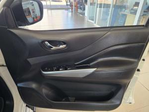 Nissan Navara 2.5DDTI LE/LE Plus automatic D/C - Image 15