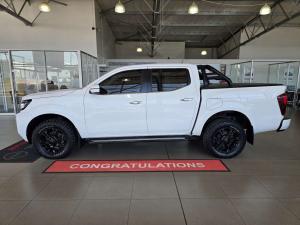 Nissan Navara 2.5DDTI LE/LE Plus automatic D/C - Image 3