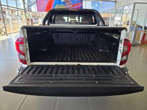 Nissan Navara 2.5DDTI LE/LE Plus automatic D/C - Image 5