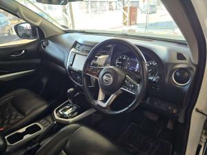 Nissan Navara 2.5DDTI LE/LE Plus automatic D/C - Image 8