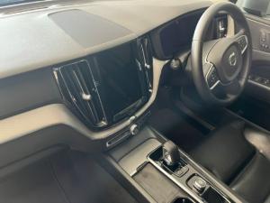Volvo XC60 B5 Momentum - Image 7