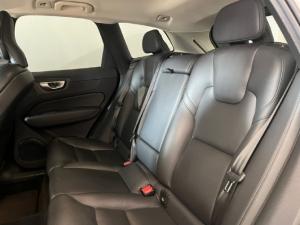 Volvo XC60 B5 Momentum - Image 9