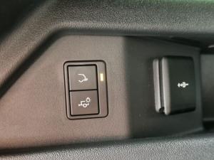 Land Rover Discovery Sport P300e R-Dynamic HSE - Image 10