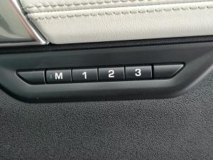 Land Rover Discovery Sport P300e R-Dynamic HSE - Image 16