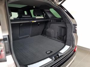 Land Rover Discovery Sport P300e R-Dynamic HSE - Image 17