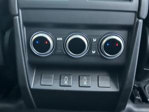 Land Rover Defender 110 D350 X-Dynamic HSE - Image 26