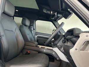 Land Rover Defender 110 D350 X-Dynamic HSE - Image 29