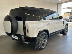 Land Rover Defender 110 D350 X-Dynamic HSE - Image 7
