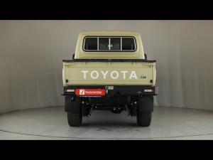 Toyota Land Cruiser 79 2.8GD-6 double cab auto - Image 5