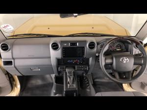 Toyota Land Cruiser 79 2.8GD-6 double cab auto - Image 6