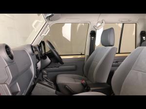 Toyota Land Cruiser 79 2.8GD-6 double cab auto - Image 7