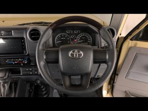 Toyota Land Cruiser 79 2.8GD-6 double cab auto - Image 8