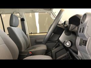 Toyota Land Cruiser 79 2.8GD-6 double cab auto - Image 10