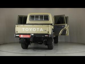 Toyota Land Cruiser 79 2.8GD-6 double cab auto - Image 24