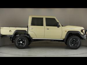 Toyota Land Cruiser 79 2.8GD-6 double cab auto - Image 3