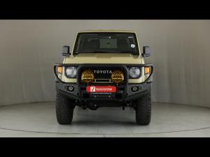 Toyota Land Cruiser 79 2.8GD-6 double cab auto - Image 4
