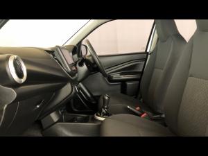 Toyota Vitz 1.0 XR manual - Image 7